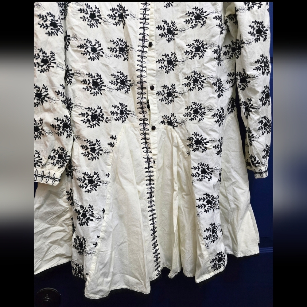 The Pyramid Collection Tunic/Dress  Embroidered Floral Button Front Cottage Sz L - Picture 3 of 7